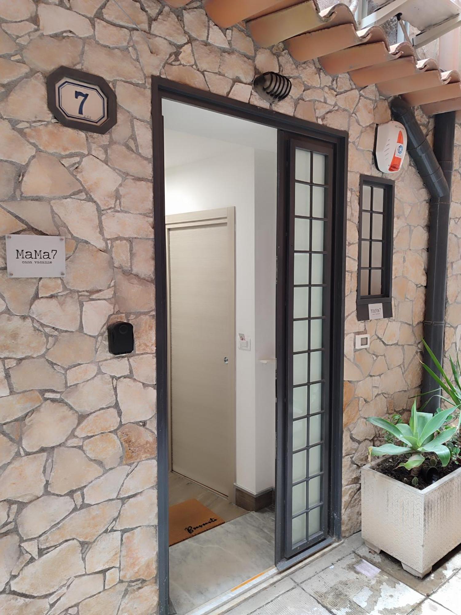Mama7 Apartment Палермо Екстериор снимка